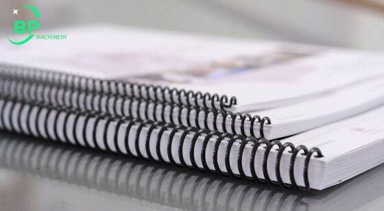 آلة تجليد دفاتر الملاحظات الحلزونية لتجليد الملف البلاستيكي لدفاتر الملاحظات بسماكة قصوى تبلغ 25 ملم وخيارات مختلفة لأقطار الملفات